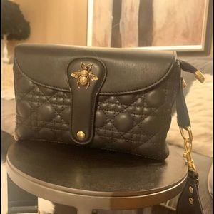 Black crossbody purse with detachable strap